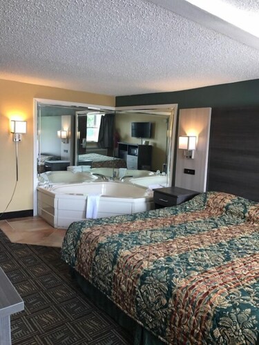 Book Red Carpet Inn Orchard Park Buffalo Ny In Red Carpet Inn Orchard Park Buffalo Ny Standard Room