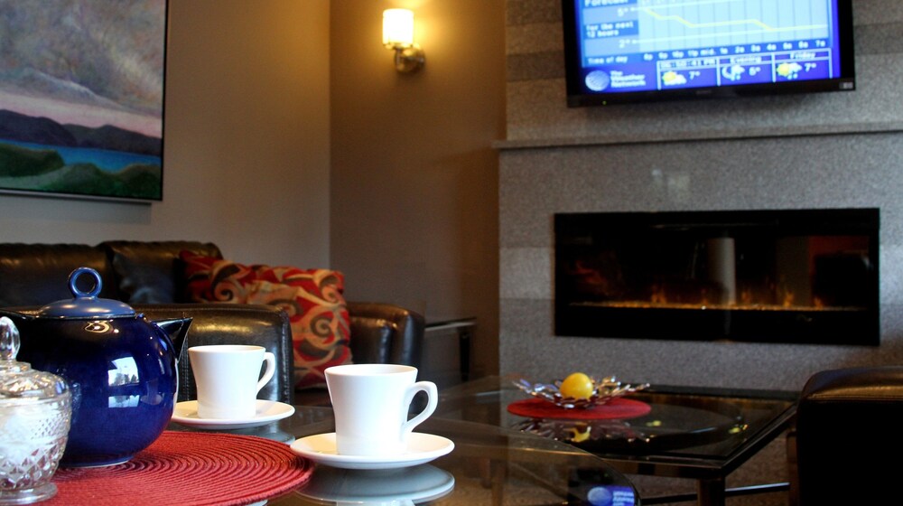 Book Helms Inn in Victoria | Hotels.com