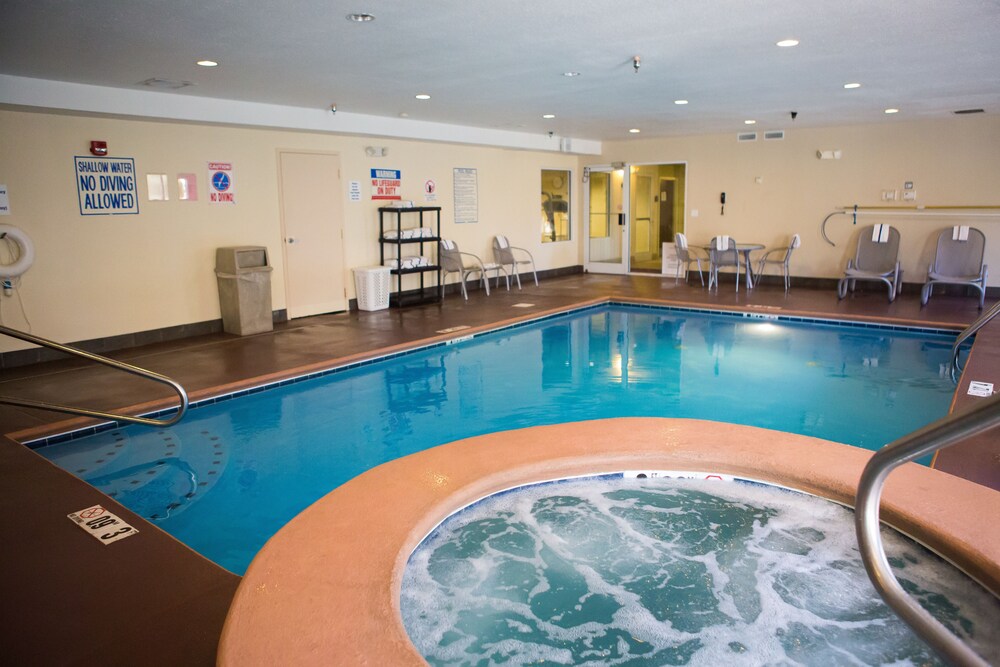 Book Holiday Inn Express Hotel Suites Chattanooga Hixson In Holiday Inn Express Hotel Suites Chattanooga Hixson Indoor Pool