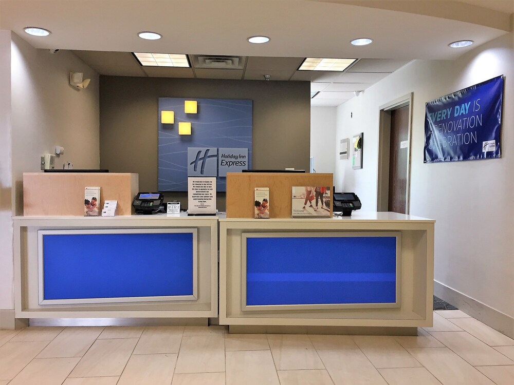 Book Holiday Inn Express Hotel Suites Chattanooga Hixson In Holiday Inn Express Hotel Suites Chattanooga Hixson Reception
