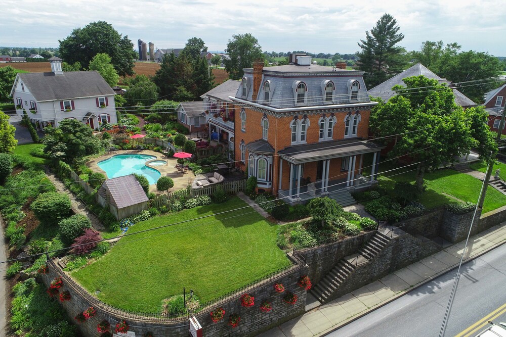 Book Greystone Manor Inn B In Bird Hand Hotels Greystone Manor Inn B Bird In Hand