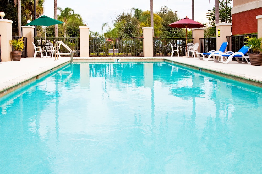 Book Holiday Inn Express Bartow In Hotels Holiday Inn Express Bartow Outdoor Pool