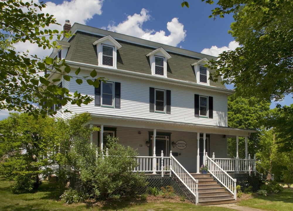 Book Blueberry Cove Inn In Narragansett Hotels Blueberry Cove Inn Narragansett