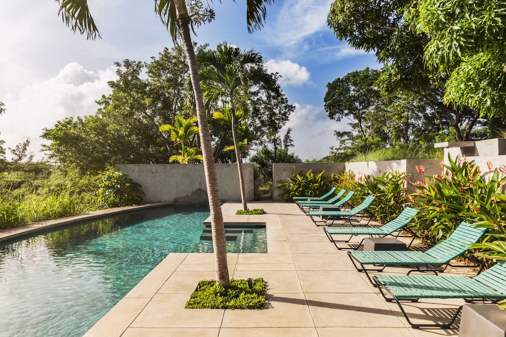 Book Hix Island House in Vieques