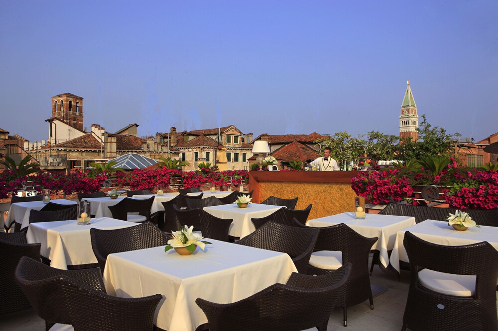 Book Hotel A La Commedia In Venice Hotels Com