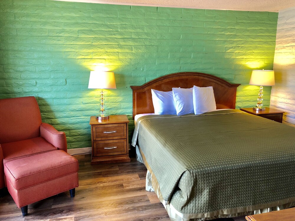 Book Hitching Post Studios Inn In Santa Cruz Hotels Com