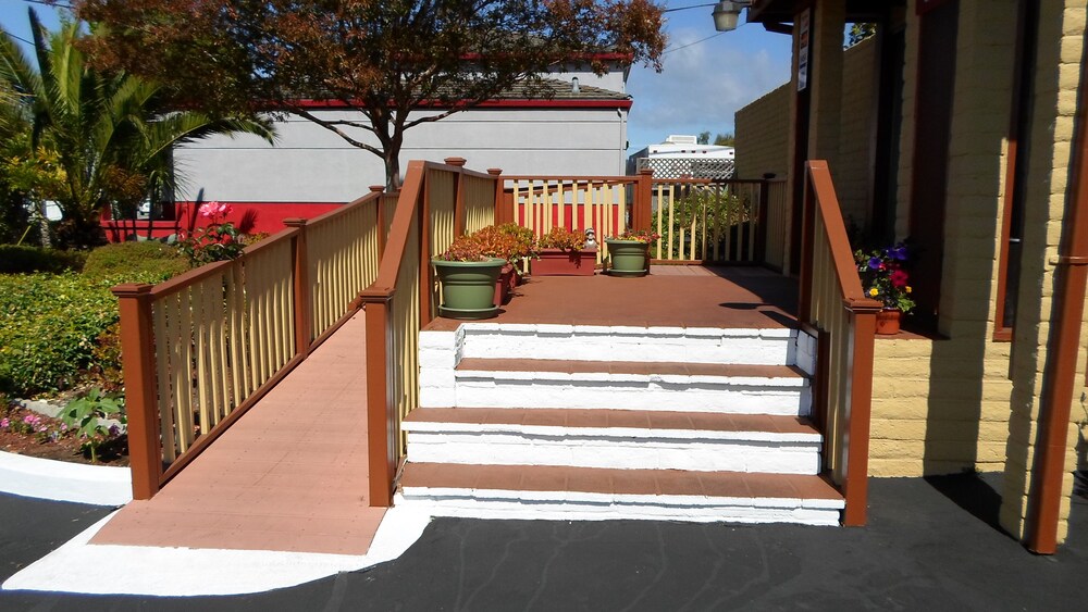 Book Hitching Post Studios Inn In Santa Cruz Hotels Com