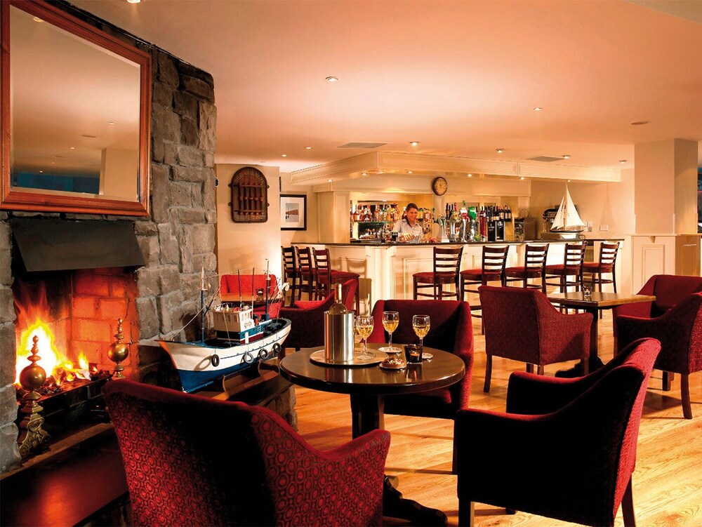 Book Westport Coast Hotel in Westport