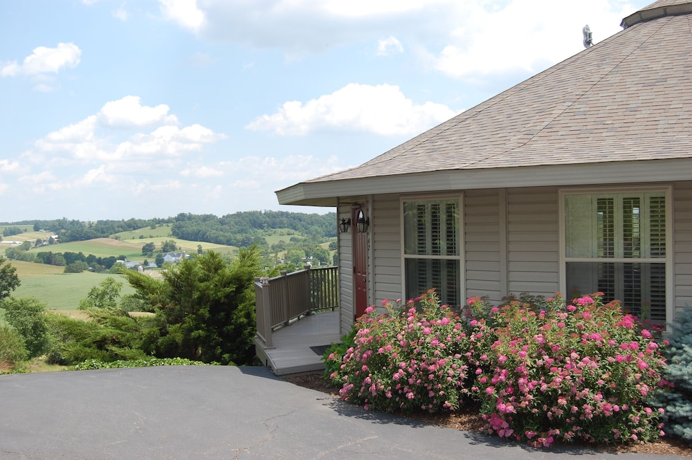 Book Holmes With A View In Millersburg Hotels Holmes With A View Millersburg