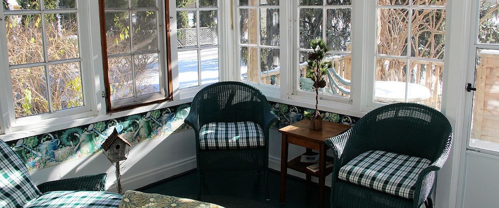 Book Garden Grove Bed And Breakfast In Union Pier Hotels Garden Grove Bed And Breakfast Union Pier Terrace Patio