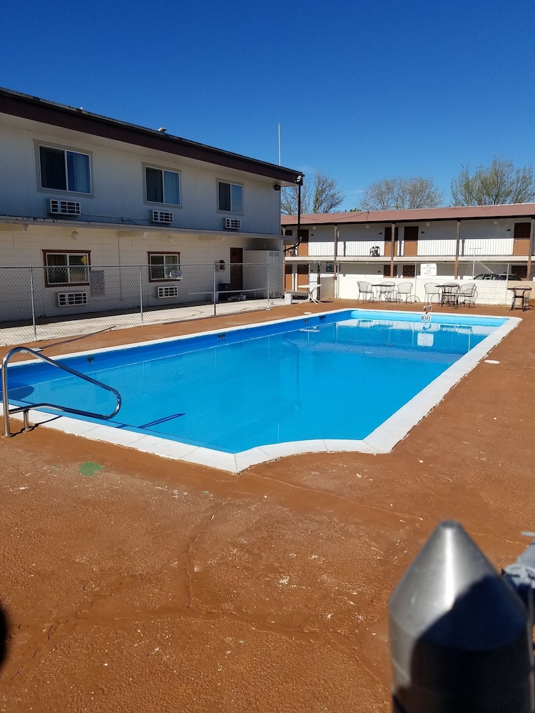 Book American Holiday Mesa Verde Inn In Cortez Hotels American Holiday Mesa Verde Inn Cortez