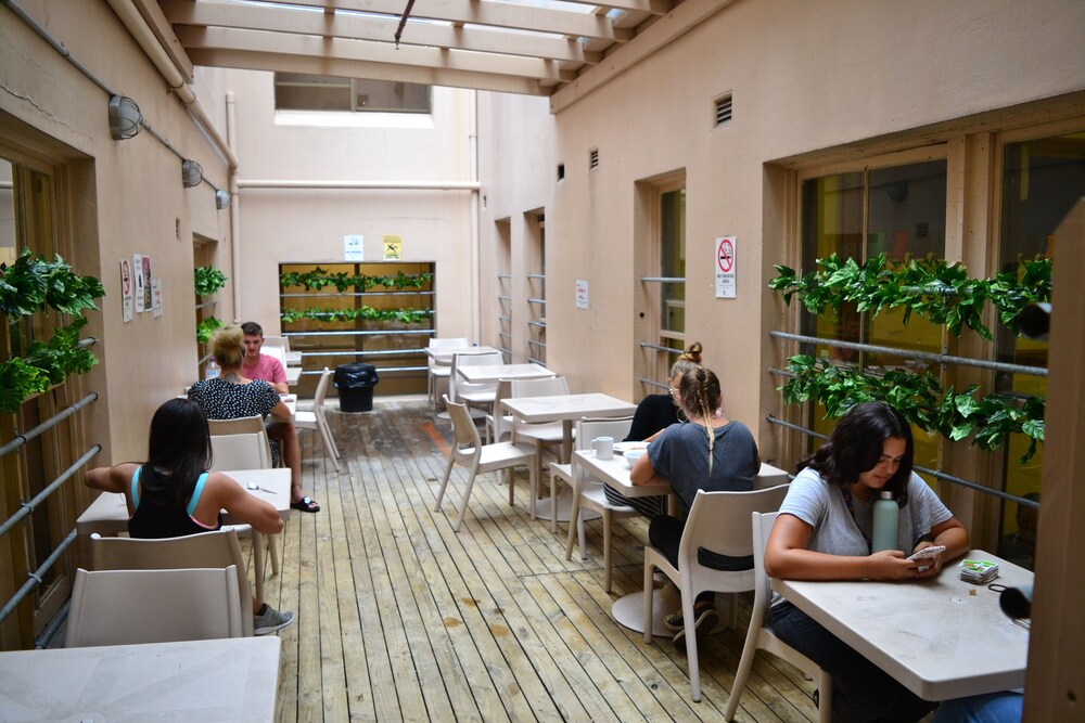 Book Maze Backpackers In Sydney Hotels Com