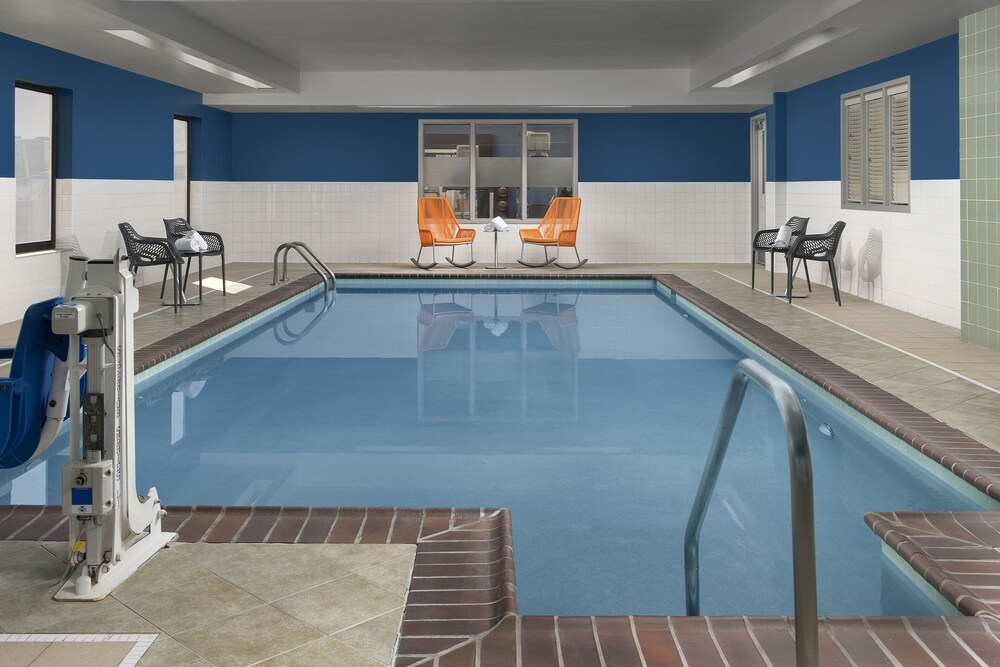 williamsburg kentucky hotels with indoor pool