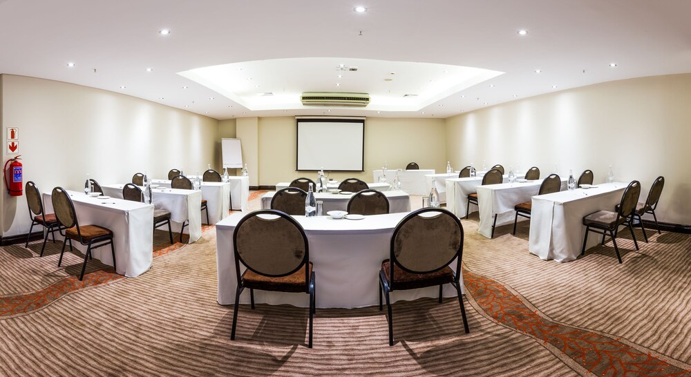 Book Fountains Hotel in Cape Town