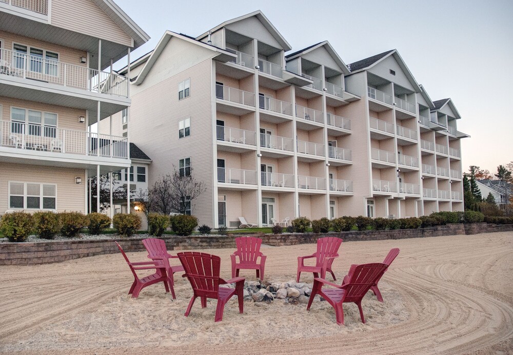 Book Cherry Tree Inn Suites In Traverse City Hotels Com