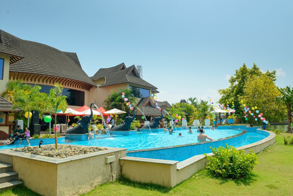 Book The Zuri Arakom In Hotels The Zuri Arakom Outdoor Pool