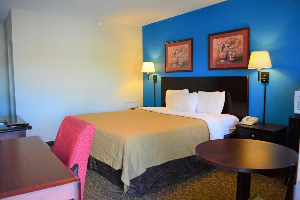 Book Budget Inn Falls Church In Hotels Budget Inn Falls Church Standard Room 1 King Bed