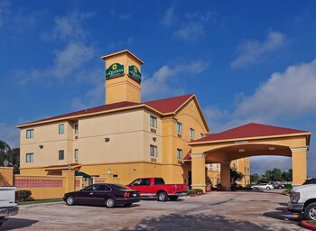 Picture of La Quinta Inn & Suites Pasadena in Pasadena