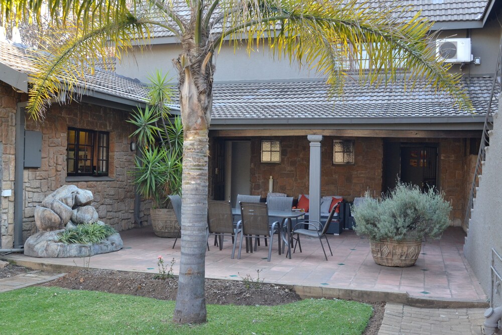 Book Outlook Lodge Lakefield in Benoni