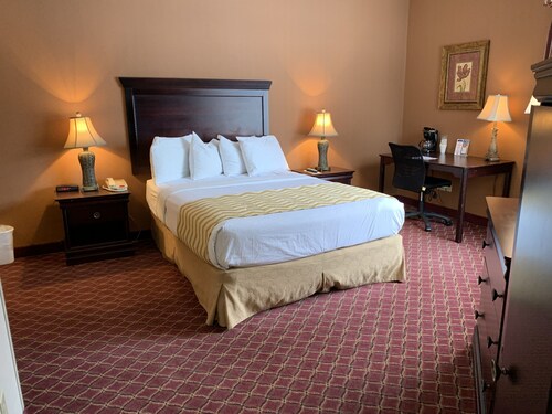 15 Closest Hotels To Empire State Plaza Convention Center In Albany Hotels Com