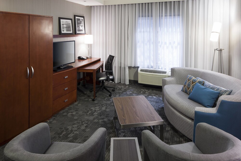 Book Courtyard By Marriott Santa Clarita Valencia In Courtyard By Marriott Santa Clarita Valencia Room 1 King Bed With Sofa
