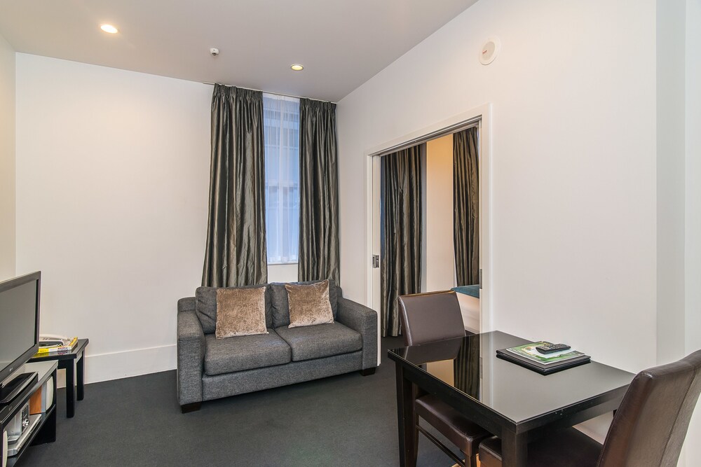 Book Gilmer Apartment Hotel In Wellington Hotels Com