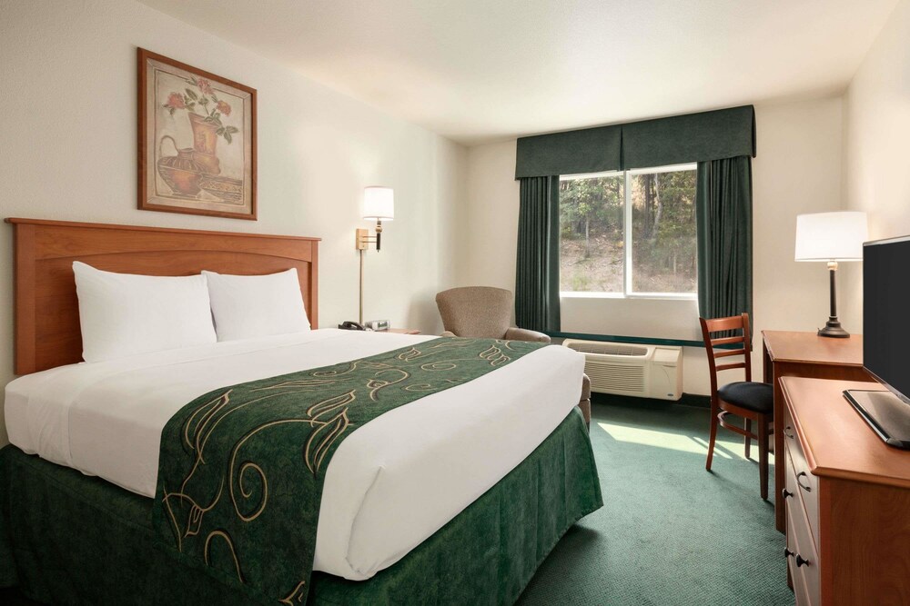 Book Travelodge By Wyndham Dunsmuir In Dunsmuir Hotels Com