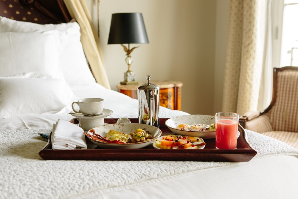 Book Hotel Les Mars In Healdsburg Hotels Com Hotel Les Mars Healdsburg Estate King 2nd Floor Room Service Dining