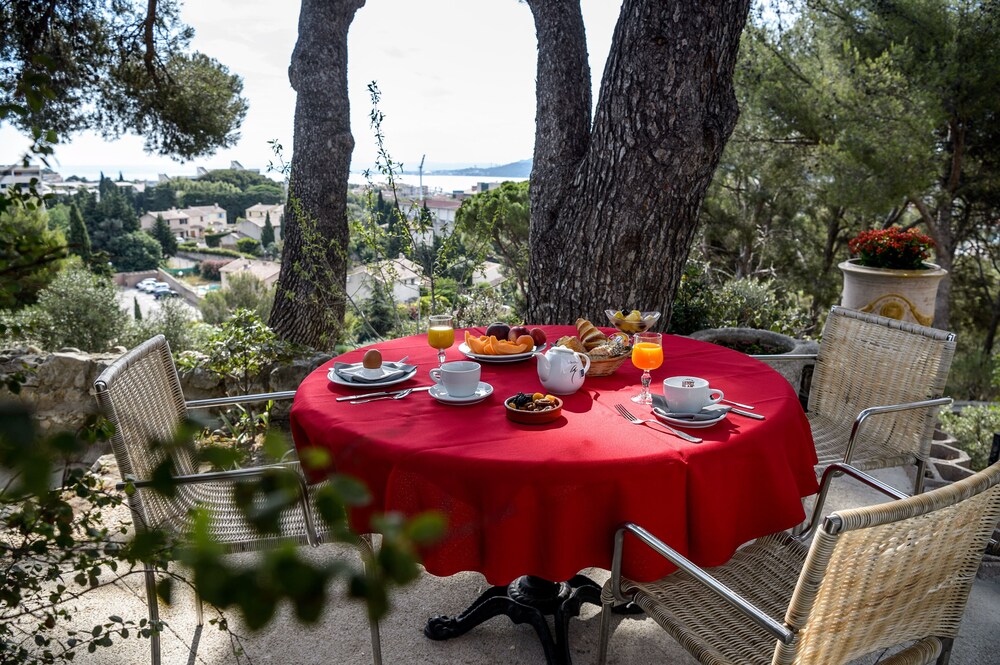 Book Hotel Saint Roch In Martigues Hotels Com