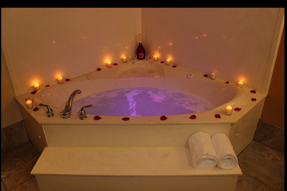 Book Texas Inn And Suites Mcallen At La Plaza Mall And Airport In Rio Bravo Hotelscom