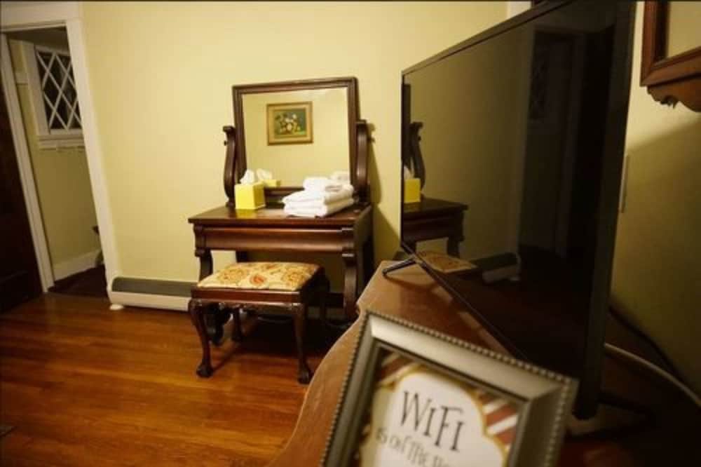 Book University Circle Bed And Breakfast In Cleveland Hotels University Circle Bed And Breakfast Cleveland Room Bedroom 4 Guest