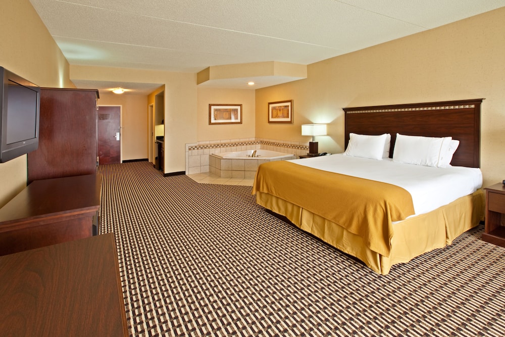 Book Holiday Inn Express & Suites Seymour in Seymour