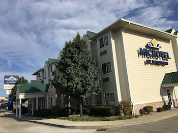 Top 10 Indianapolis Hotels Last Minute Room Deals Picture Of Microtel Inn Suites By Wyndham Indianapolis Airport In