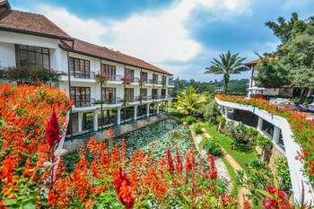 Picture of Mahaweli Reach Hotel in Kandy