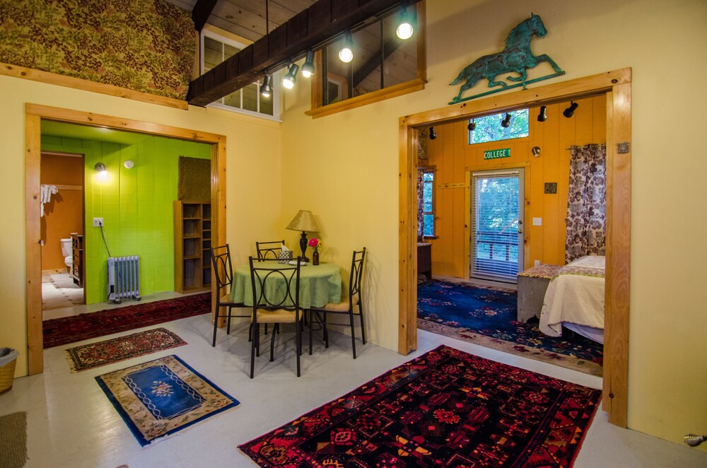 Book The Inn At Charlotte Bed And Breakfast In Hotels