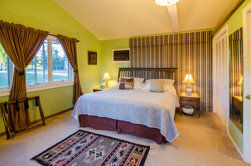 Book The Inn At Charlotte Bed And Breakfast In Hotels The Inn At Charlotte Bed And Breakfast Garden Room Guest View