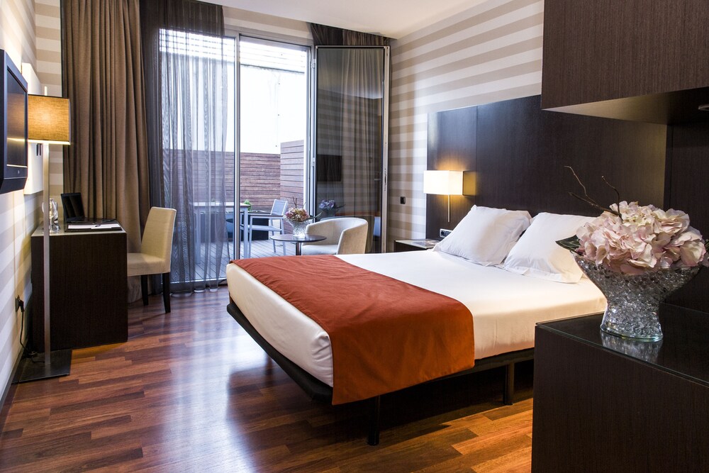 Book Hotel Zenit Pamplona In Hotels Hotel Zenit Pamplona