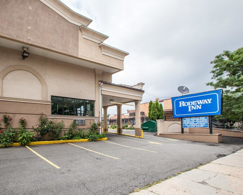 Book Rodeway Inn In Paterson Hotels Rodeway Inn Paterson