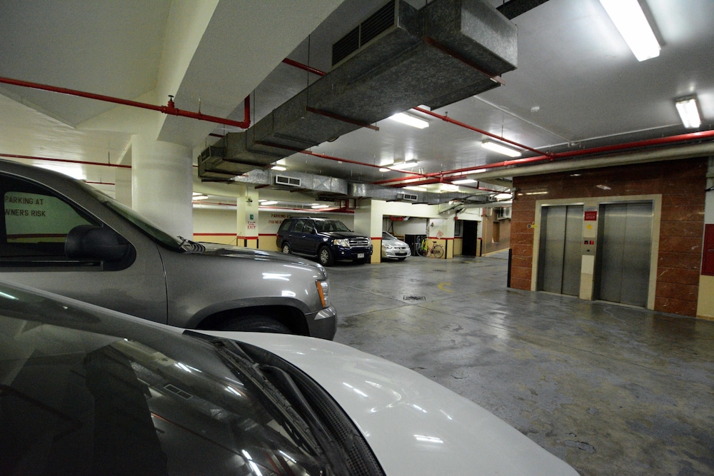 尤里卡酒店, 迪拜, 停车场