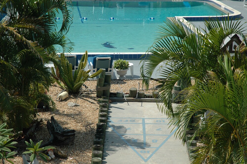 Dolphin Inn Resort In Fort Myers Beach Hotels Com