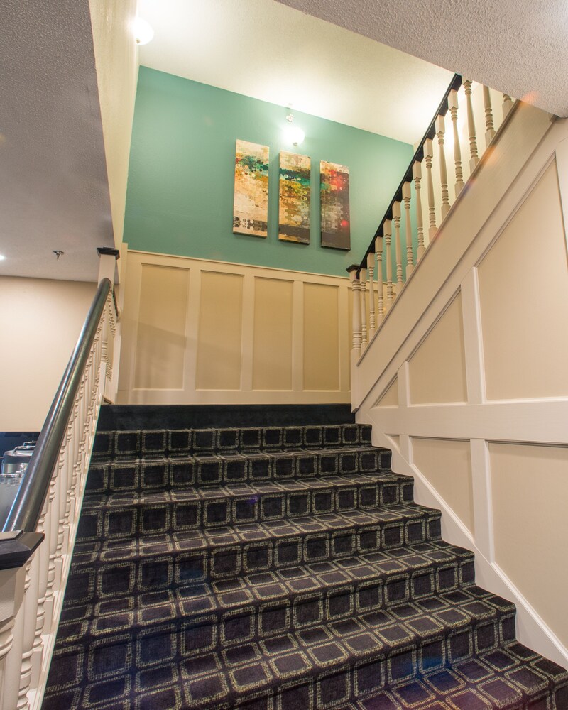 Book Northfield Inn Suites Conference Center In Springfield Hotels Com