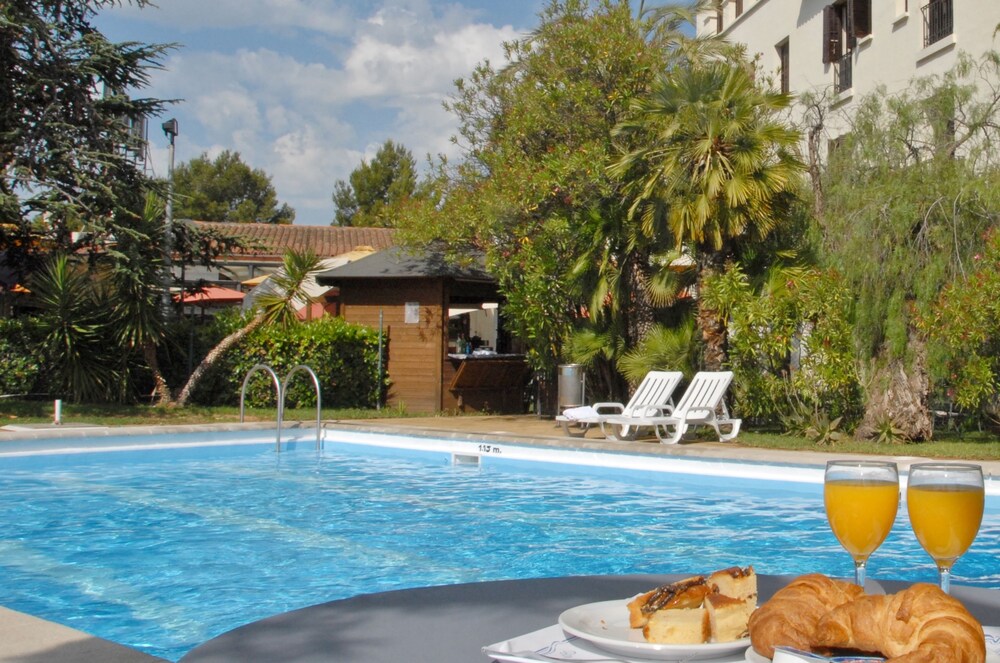 Hotel El Castell In Sant Boi De Llobregat Hotels Com