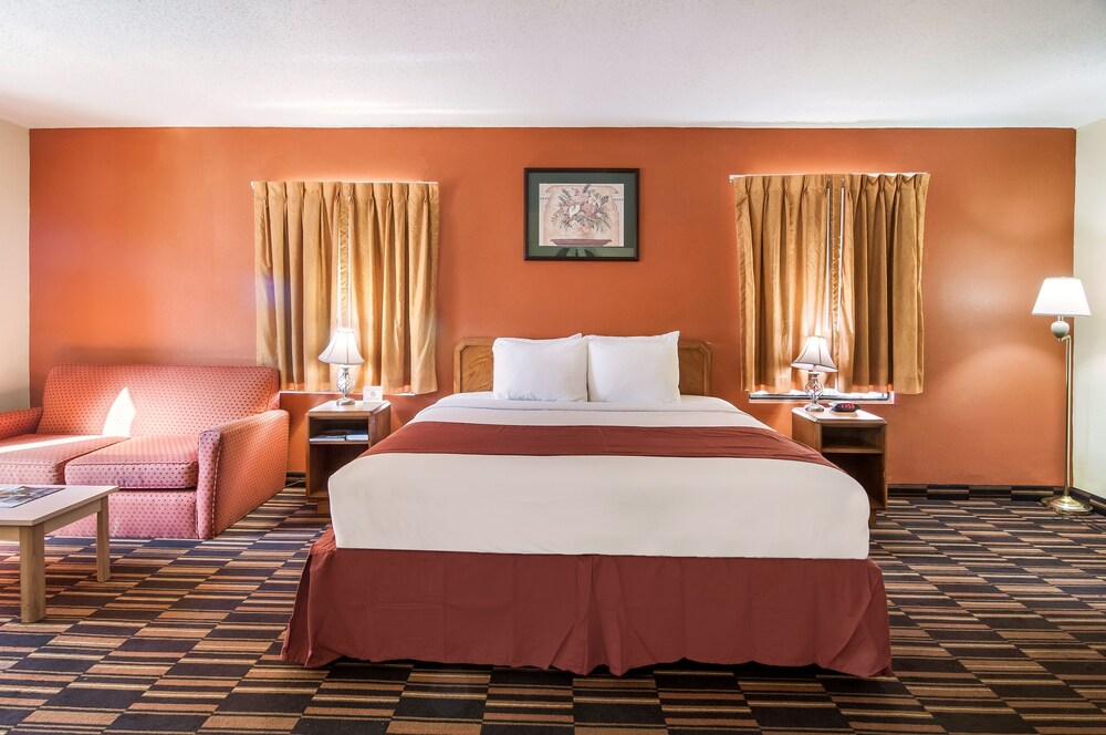 Book Red Carpet Inn Newark Irvington Nj In Irvington Hotels Com