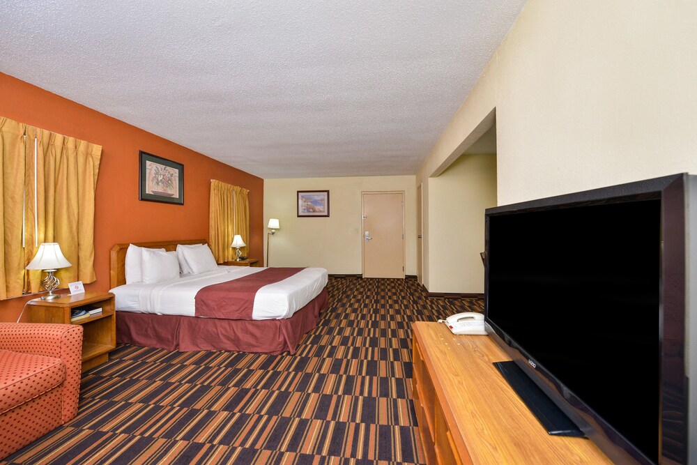 Book Red Carpet Inn Newark Airport In Irvington Hotels Red Carpet Inn Newark Airport Irvington Deluxe Room 1 King Bed Non