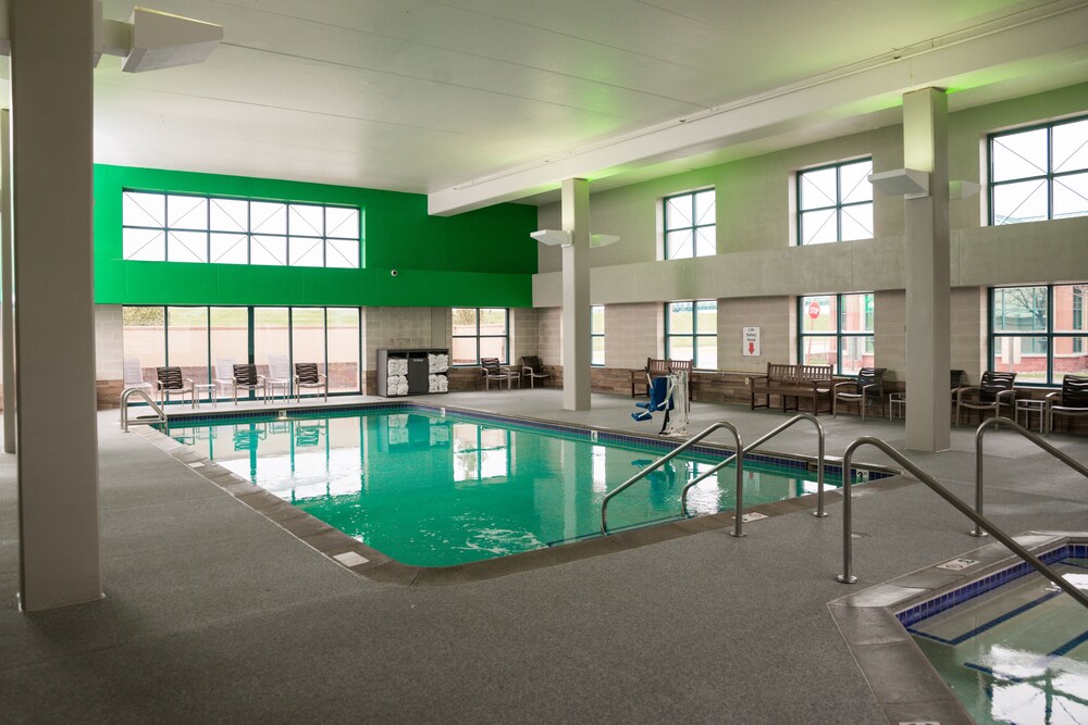 Book Isle Hotel Bettendorf In Hotels Isle Hotel Bettendorf Pool