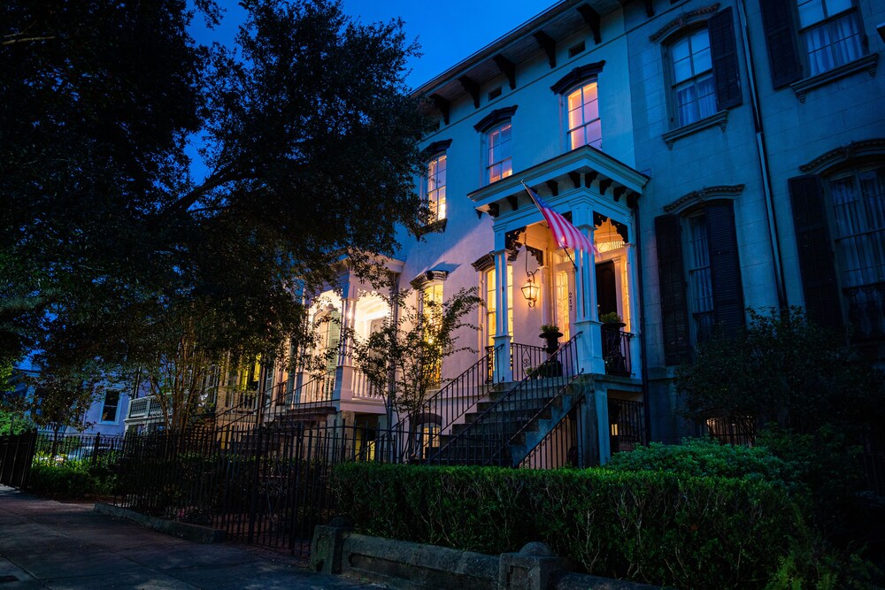 贾斯汀萨瓦纳旅馆