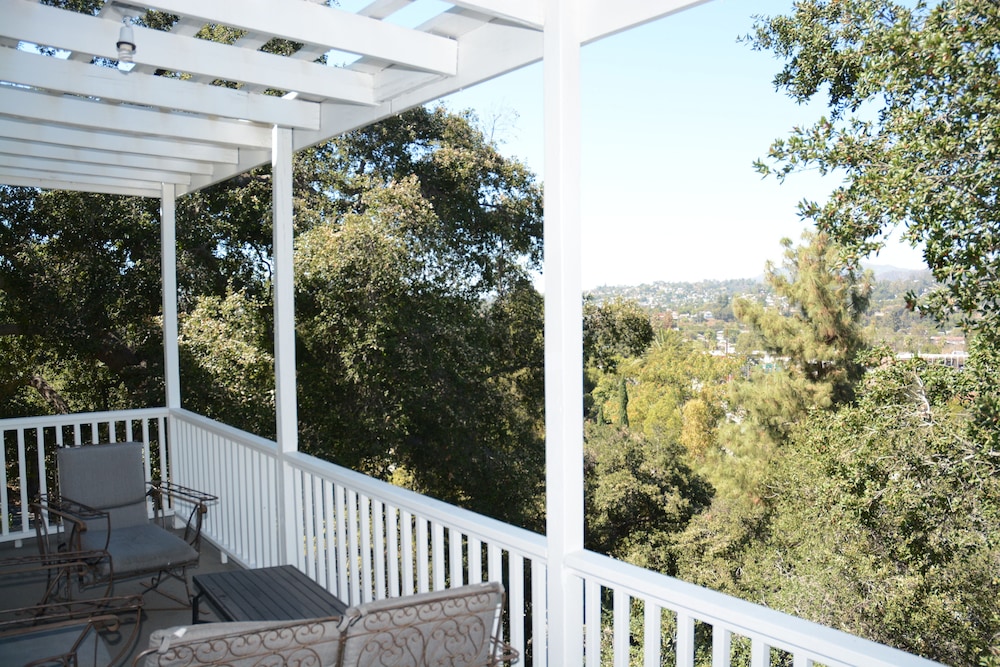 Book Arroyo Vista Inn In South Pasadena Hotels Arroyo Vista Inn South Pasadena Veranda Room Queen Bed Balcony