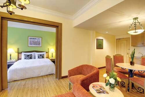 Book The Qamar Paka In Paka Hotels Com