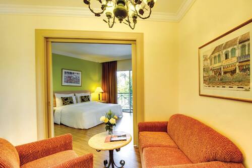 Book The Qamar Paka In Paka Hotels Com