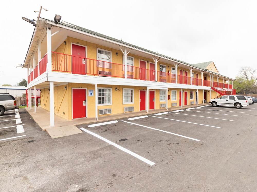 Book Oyo Hotel San Antonio Lackland Near Seaworld In San Antonio Hotels Com